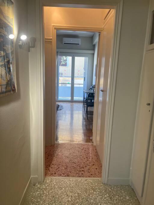 Plaka Nicks Retro Flat Apartment