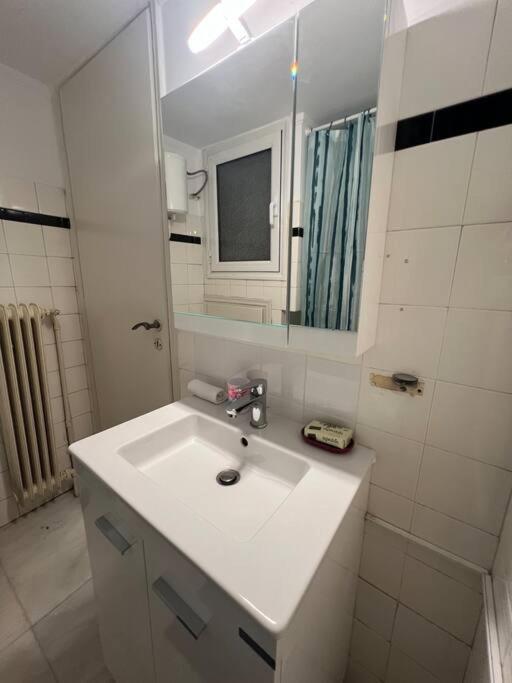 Plaka Nicks Retro Flat Athens